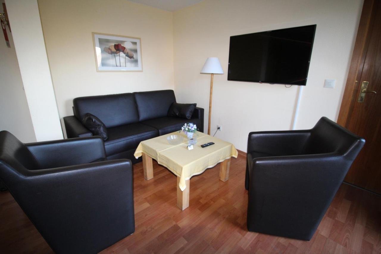 Hotel Garni Zur Post Utersum Esterno foto
