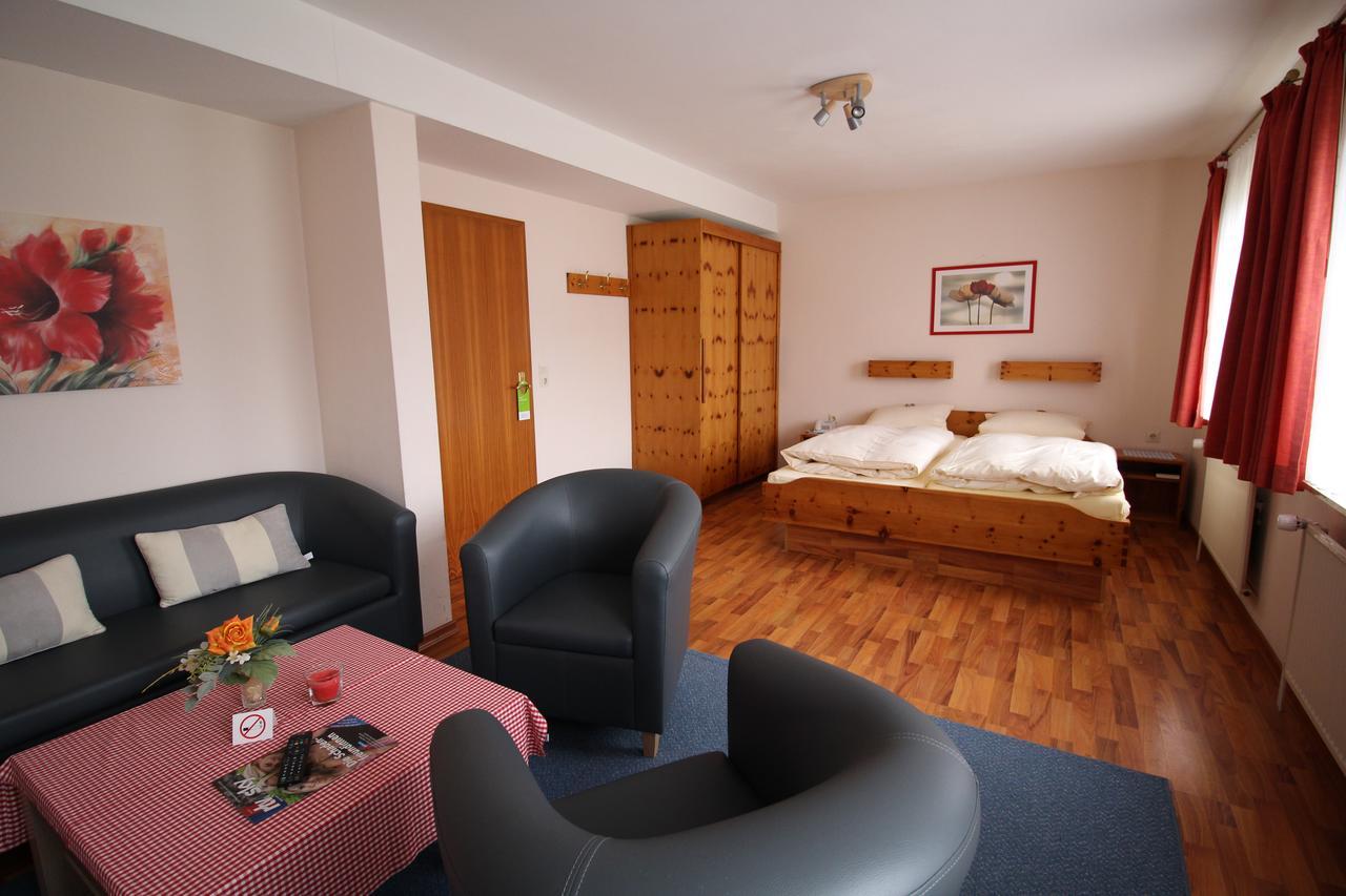 Hotel Garni Zur Post Utersum Esterno foto