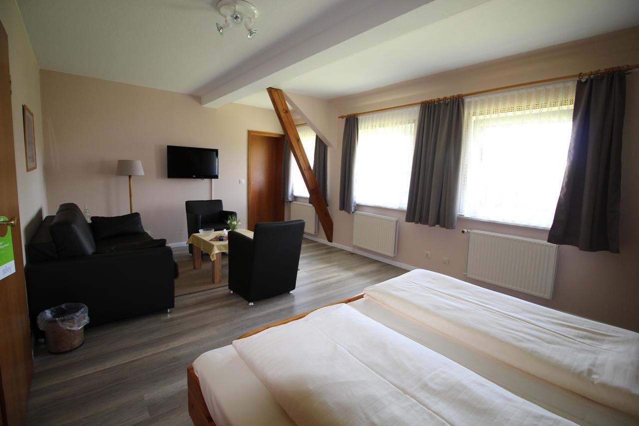 Hotel Garni Zur Post Utersum Esterno foto