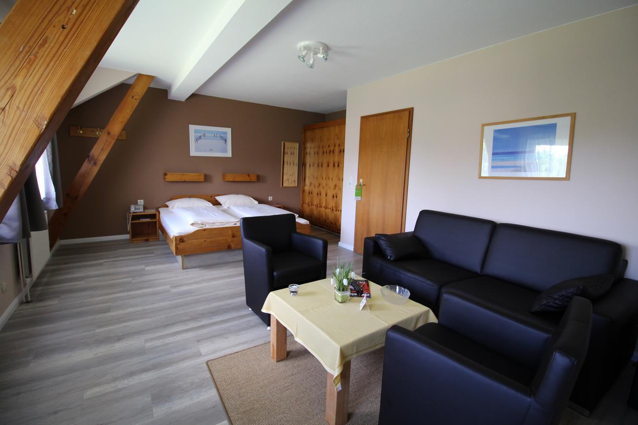 Hotel Garni Zur Post Utersum Esterno foto