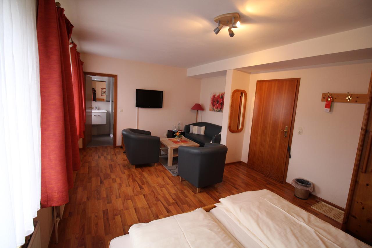 Hotel Garni Zur Post Utersum Esterno foto