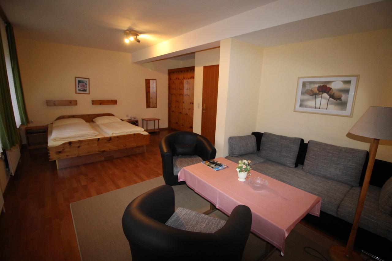 Hotel Garni Zur Post Utersum Esterno foto