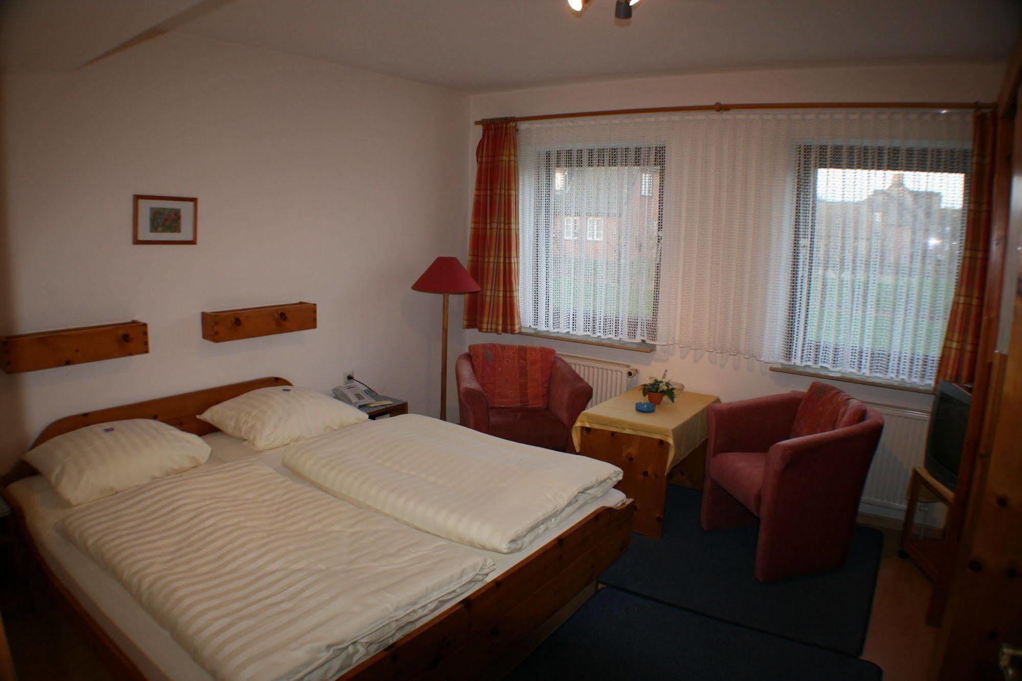Hotel Garni Zur Post Utersum Esterno foto